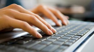 write an essay on laptop