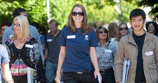 students take a campus tour