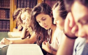 popular college student with friends