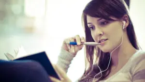 student study while listening to music